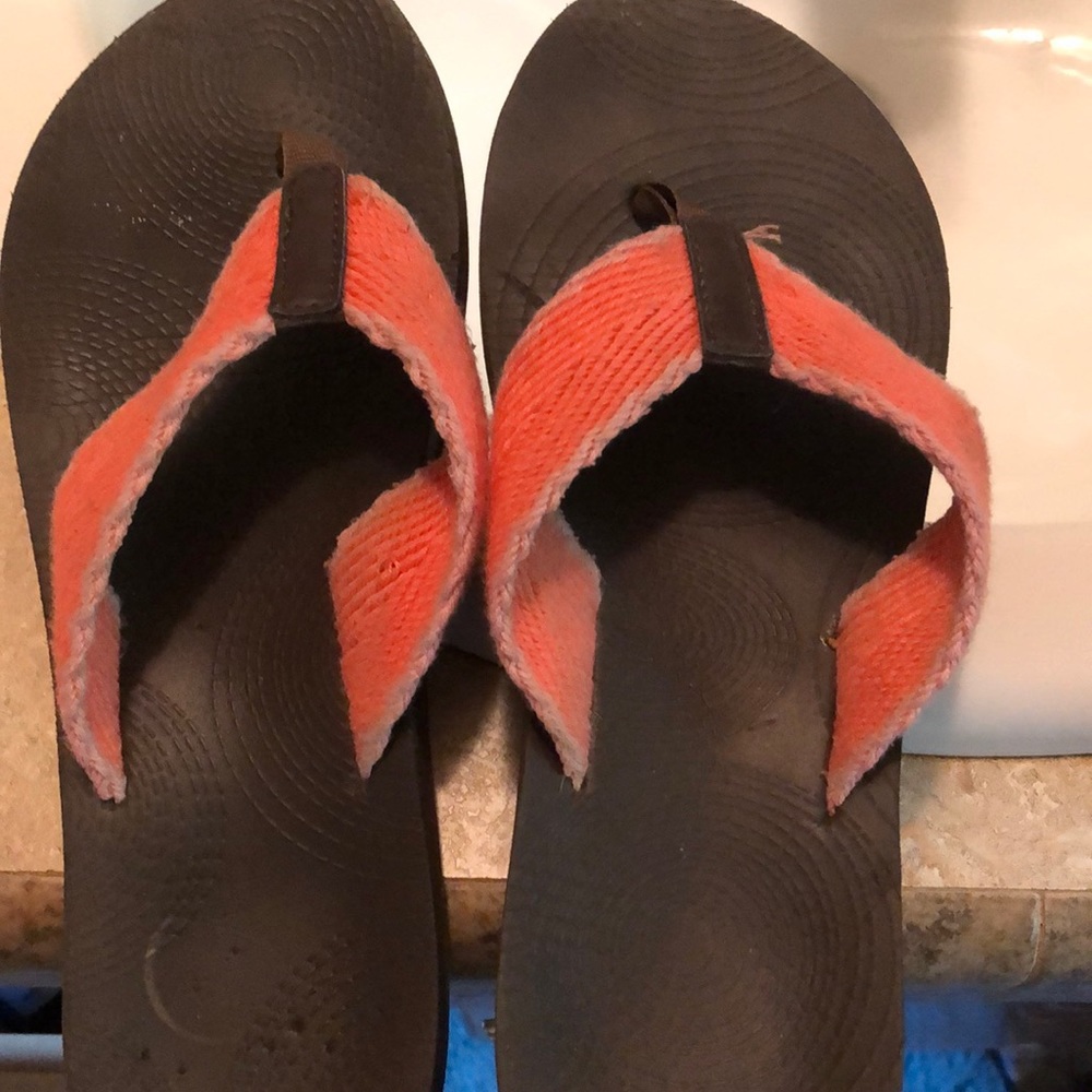 Women’s size 6 flip flops